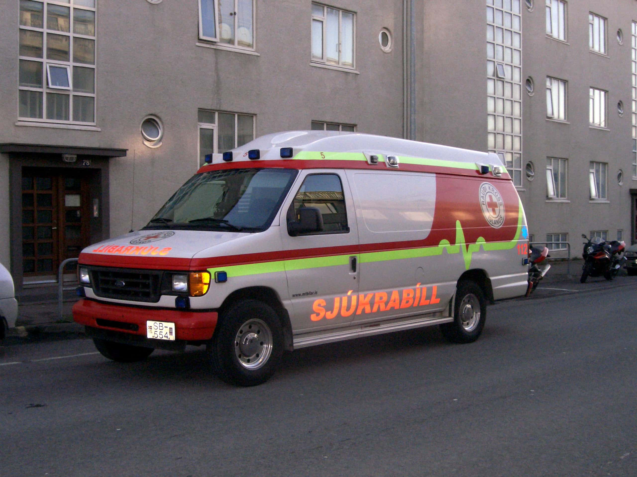 Icelandic_ambulance-1.jpg