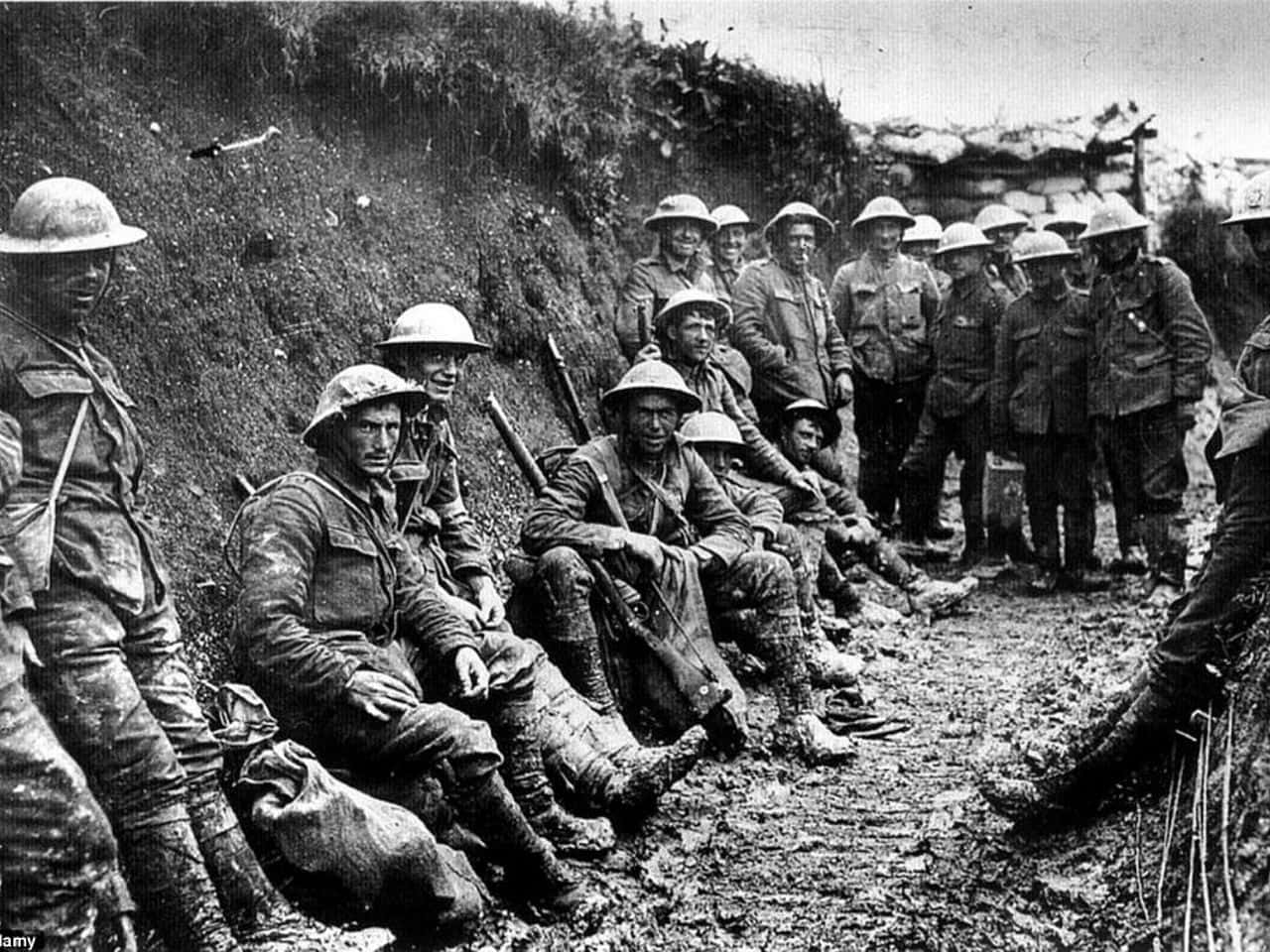 The TRUE story behind this creepy WWI photo 