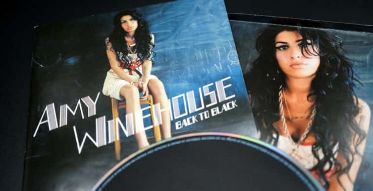 Tragic Facts About Amy Winehouse - Factinate