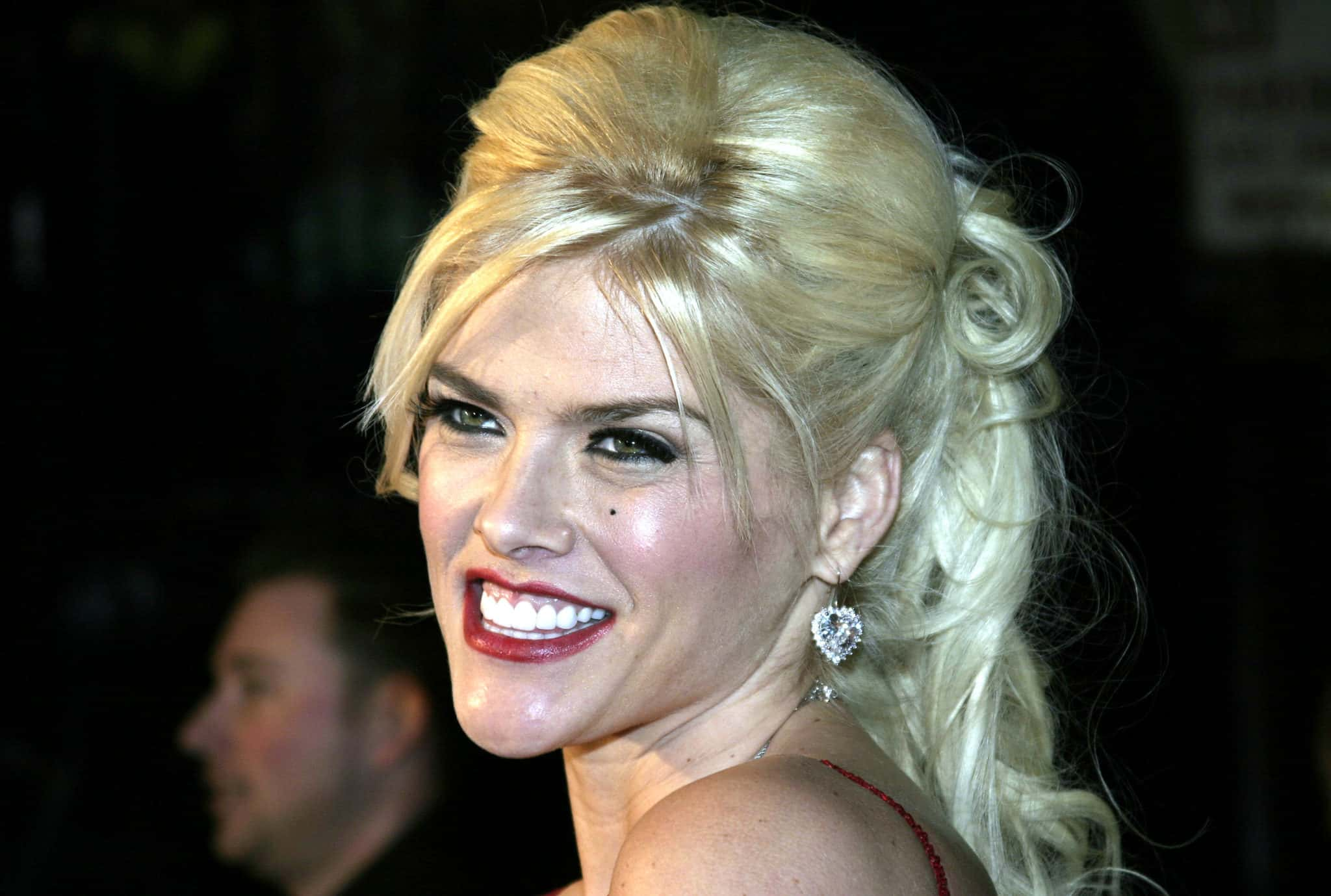 50 Buxom Facts About Anna Nicole Smith, The Tragic Bombshell - Factinate