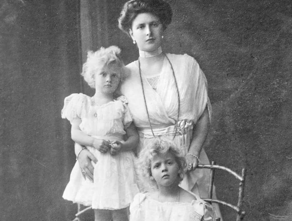 Tragic Facts About Princess Alice Of Battenberg, The Hidden Royal ...