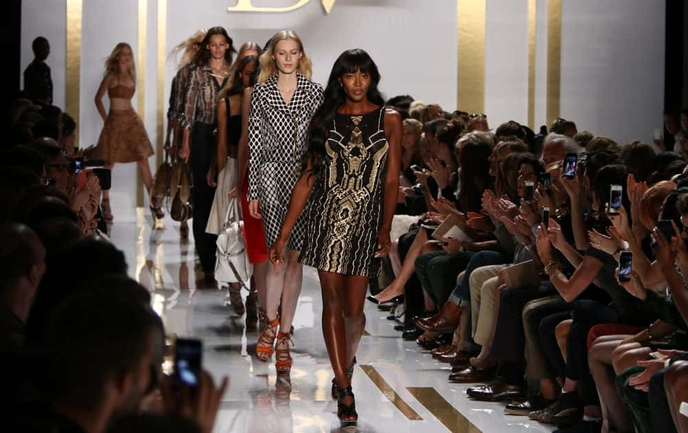 Fiery Facts About Naomi Campbell The Catwalk Trailblazer Factinate