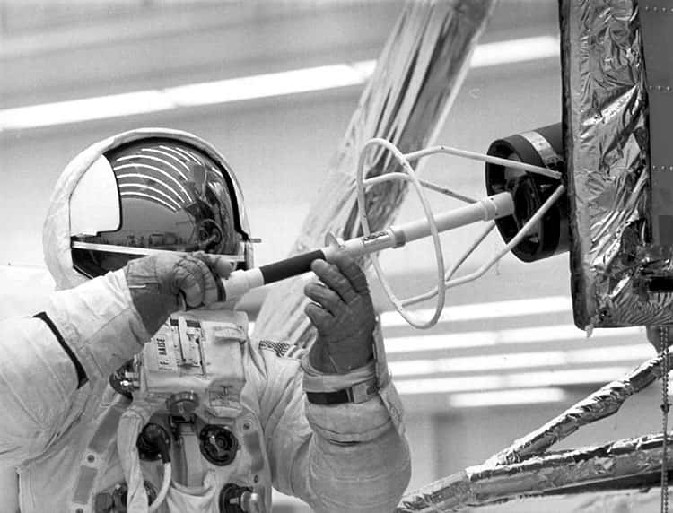 Houston We Have a Problem: 13 Facts About the Near-Disaster Apollo 13  Mission to the