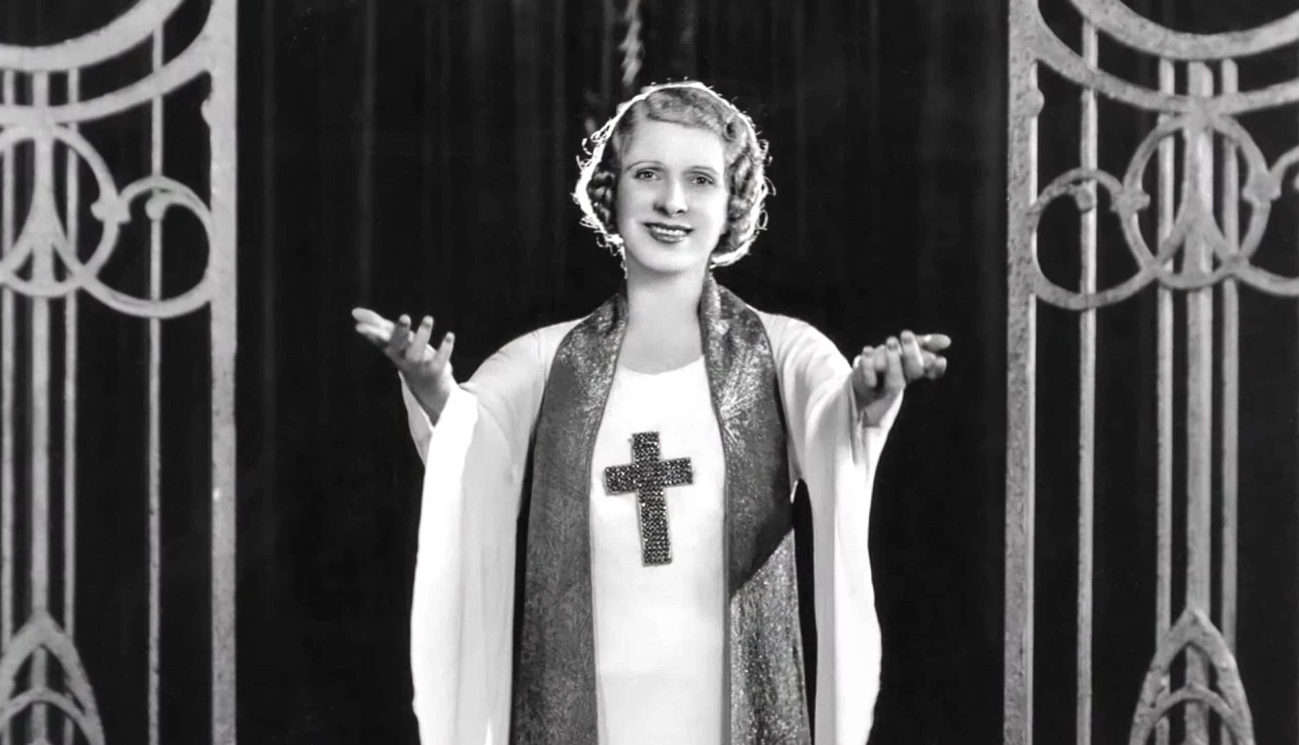 Became a cult leader. Эйми семпл Макферсон. Aimee Semple MCPHERSON. Aimee Semple MCPHERSON Angelus Temple. Most famous Cult.