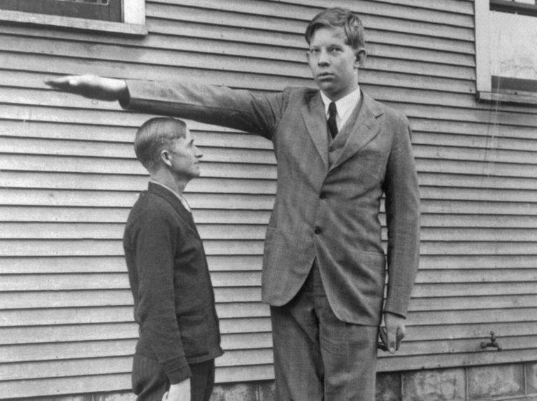 Gargantuan Facts About Robert Wadlow, The Tallest Man Who Ever Lived ...