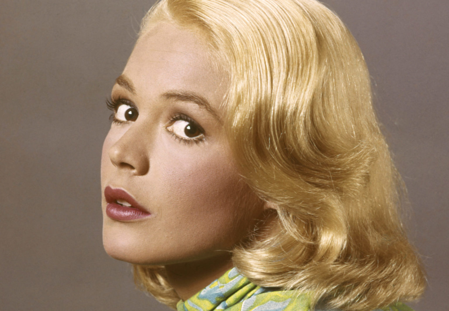 Tragic Facts About Sandra Dee Hollywoods Darkest Ingenue Factinate