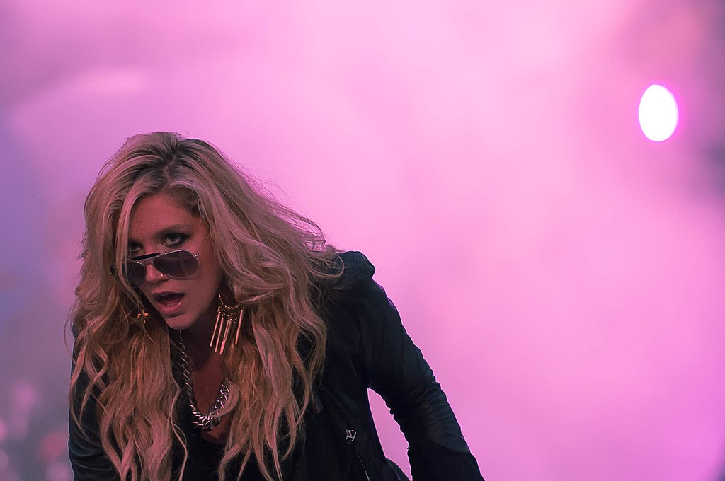 Kesha wearing a black jacket