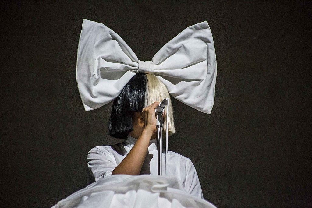 Sia with a big white bow