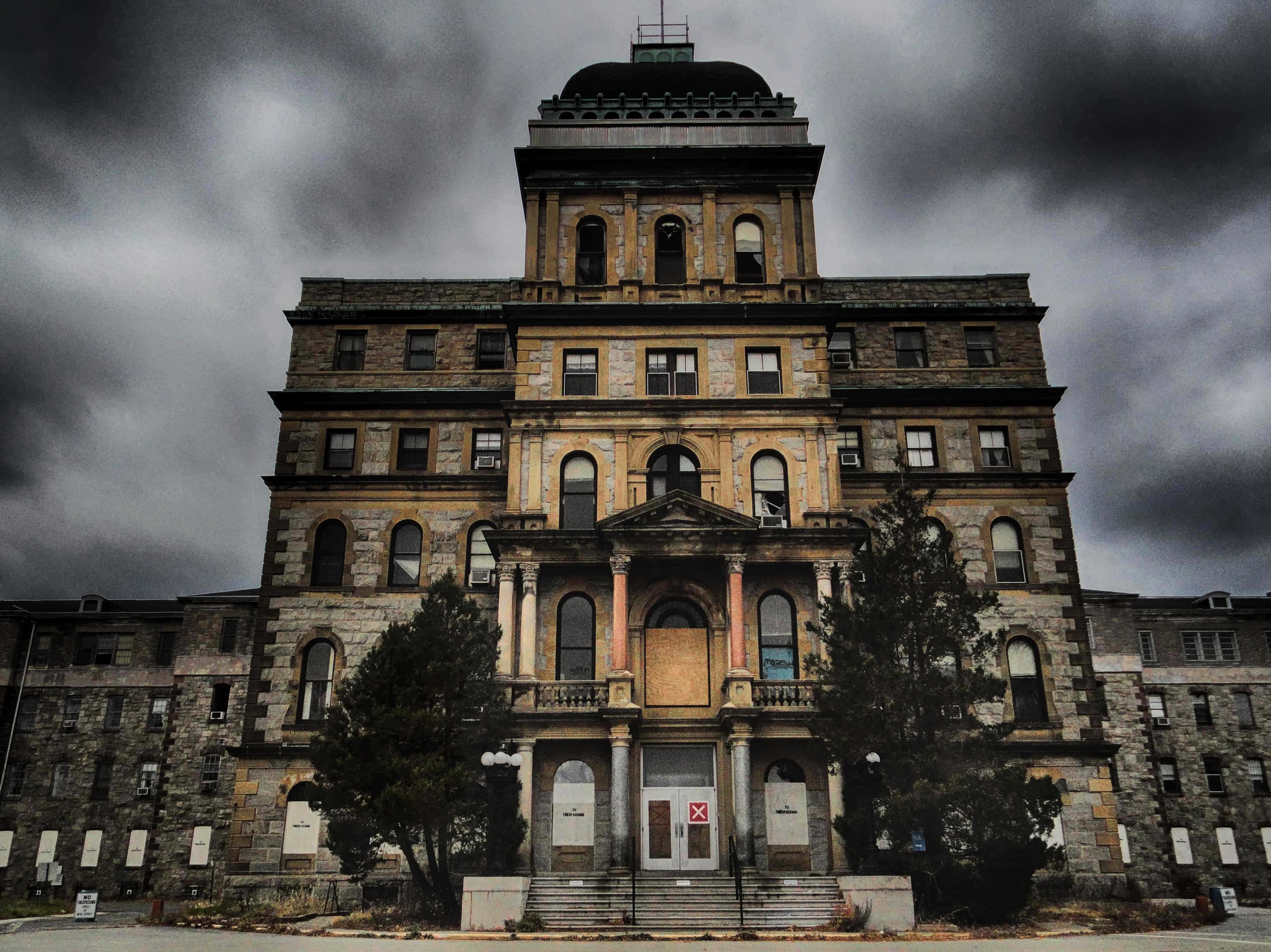 44 Freaky Facts About Insane Asylums