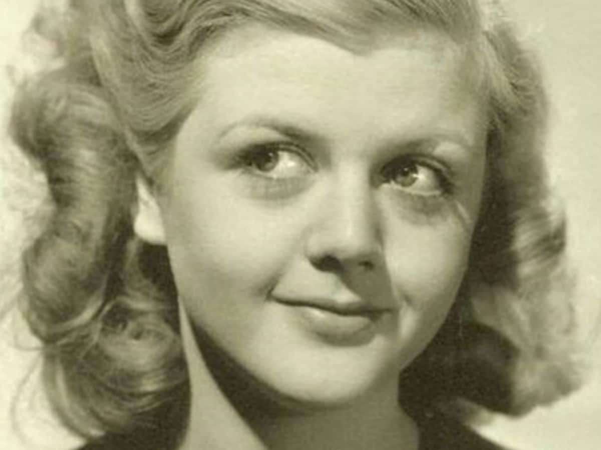 42 Mysterious Facts About Angela Lansbury