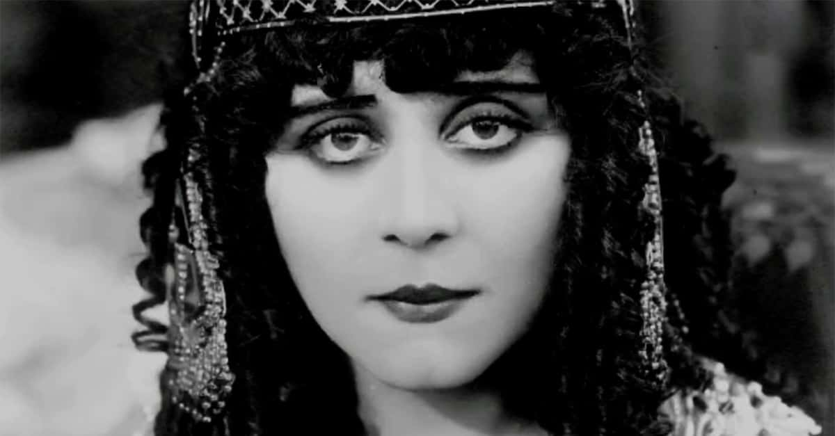 Seductive Facts About Theda Bara Hollywoods First “vamp”